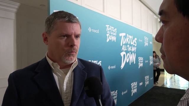 Dr. Patrick McGrath Carpet Interview at Turtles All the Way Down Premiere смотреть онлайн