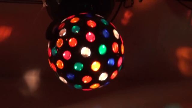 Rotating Disco Ball QL-199.MTS смотреть онлайн