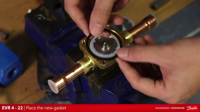 Danfoss EVR 4 - 22 solenoid valve: How to service, repair, and clean смотреть онлайн