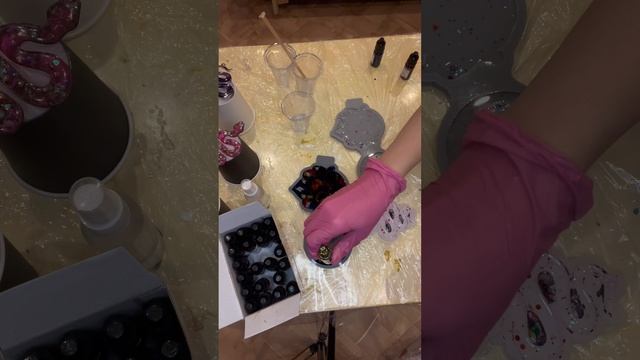 Мастер-класс! Заливка эпоксидной смолы в молд фоторамки смотреть онлайн