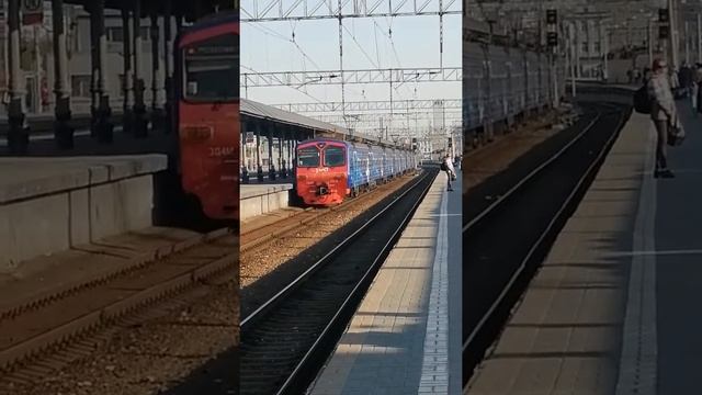 ЭД4М-316 "Спутник" сообщением Москва Ярославская - Монино отправляется с Ярославского вокзала смотреть онлайн