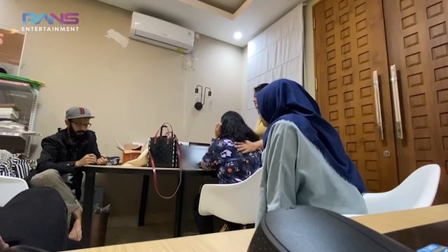 RISKI DAPET BONUS LEBARAN TAMBAHAN!! DIKERJAIN MBA GIGI UANG HILANG 20 JUTA!! NANGIS SAMPE SESEK!! смотреть онлайн