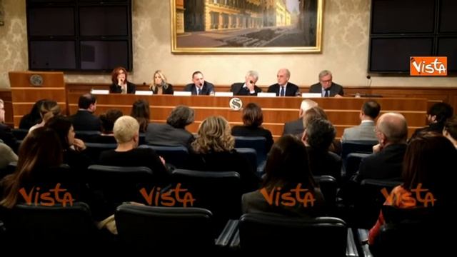 Massimo Perrino presenta il suo libro di poesie "Il tempo che non vola" смотреть онлайн