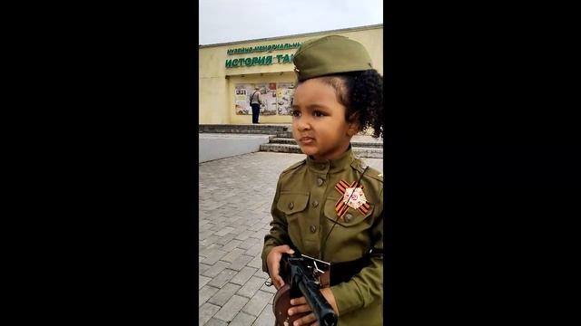 На Земле, безжалостно маленькой... (Роберт Рождественский) смотреть онлайн