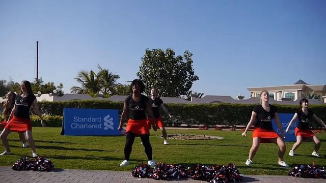 Cheer Dubai Performing their Signature Cheer at the Dubai Marathon смотреть онлайн