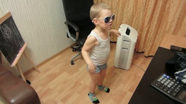 Русская версия песни "Оп-па горностай")))