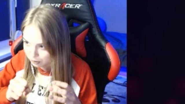 Что творит эта девушка на стриме???? смотреть онлайн