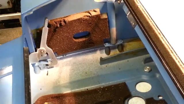 IBM Selectric Typewriter Case Removal Explained Latches Shock Mounts смотреть онлайн