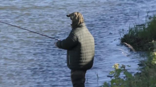 ДЕВУШКИ И ДЕТИ ОБЛОВИЛИ МАТЕРЫХ РЫБАКОВ И все таки катушку в Астрахани крутят правой рукой Турнир смотреть онлайн