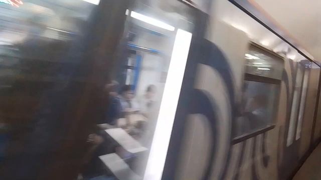 Электропоезд 81-765/766/767 Москва на станции метро Таганская смотреть онлайн