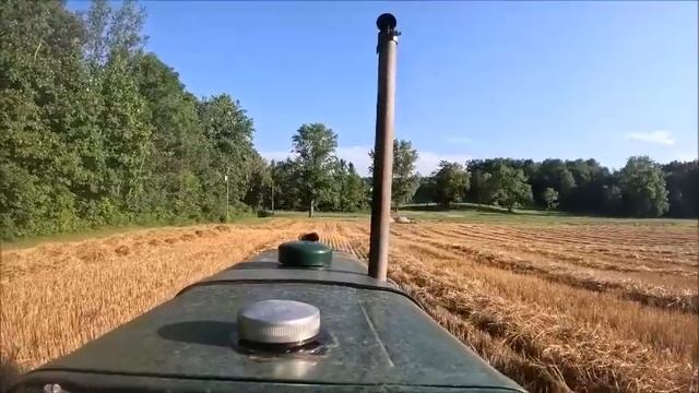 86 And Still Earning Her Spot In The Barn: Hart Parr 70 Raking Straw. смотреть онлайн