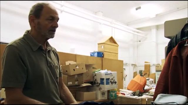 Herr Weber in der Spendenhalle смотреть онлайн