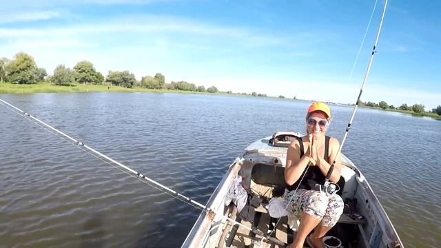 ВОТ ЭТО РЫБАЛКА! РАЗНОРЫБИЕ В АСТРАХАНИ.РЫБА НЕ ДАЕТ УЕХАТЬ ДОМОЙ.ДОСТАЛ ДЕДОВСКУЮ СНАСТЬ И НАЧАЛОСЬ смотреть онлайн