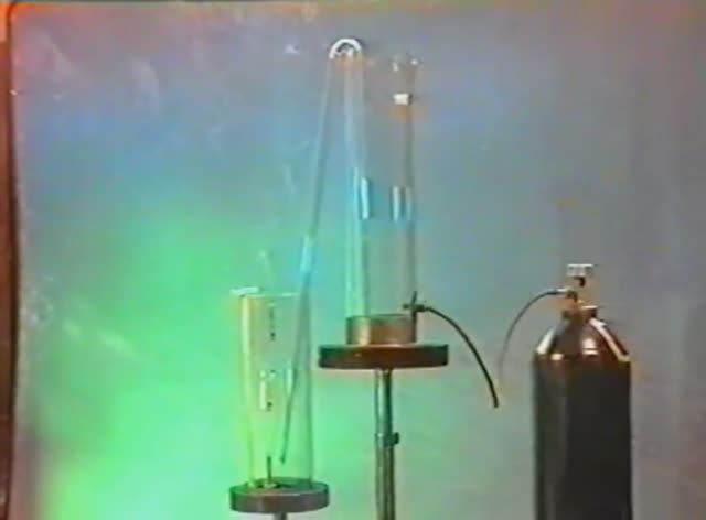 Физика. Опыты. Механика сплошных сред. Атмосферное давление. Газовый сифон смотреть онлайн