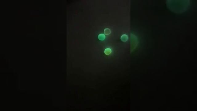 Светящиеся в темноте мячики-прилипалы смотреть онлайн