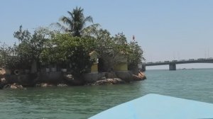 Погнали во Вьетнам. Нячанг: семейный домик духов на реке Кай.