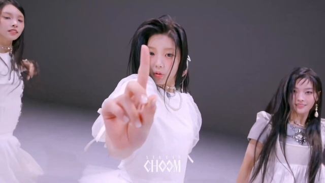 ILLIT Wonhee Magnetic Studio Choom Twixtor Clips