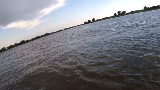 Рыбалка в Астрахани на джиг Ловля жереха в дождь Гроза выгнала с рыбалки смотреть онлайн