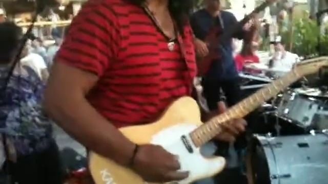 Duke's on a Sunday with Henry Kapono смотреть онлайн