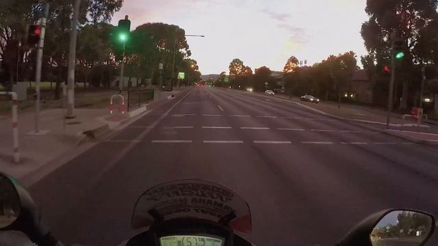 Taking A Corner Too Fast - Yamaha Tricity 155 смотреть онлайн