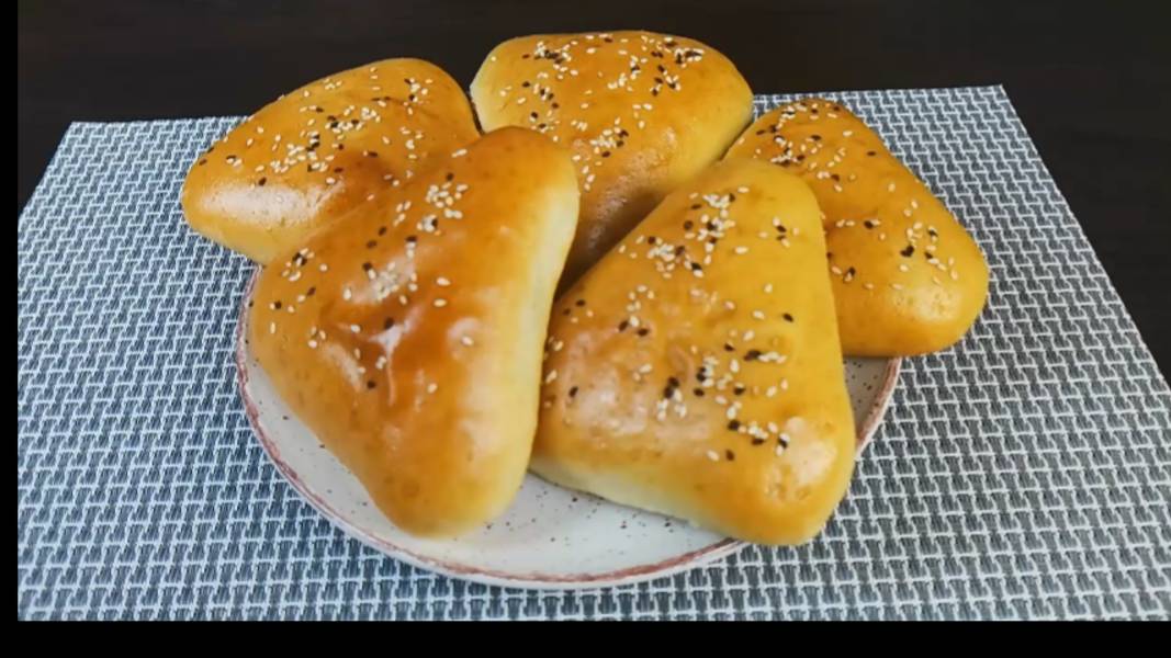 Пуховые пирожки с капустой. Долго не черствеют. Тесто подходит для любых пирожков! смотреть онлайн