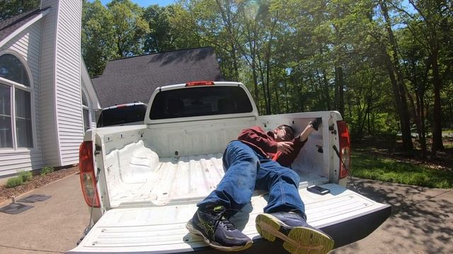 Finishing Scrubbing And Line-x The Truck смотреть онлайн