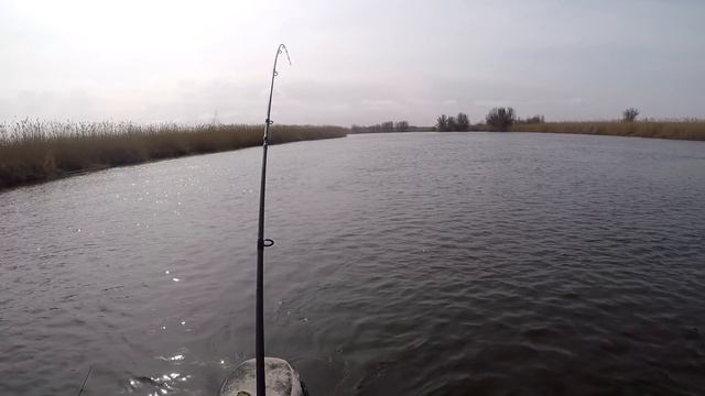 Первая весенняя рыбалка в Астрахани 2021 Ловля щуки на раскатах В гостях на Усадьбе Бороздиновской смотреть онлайн