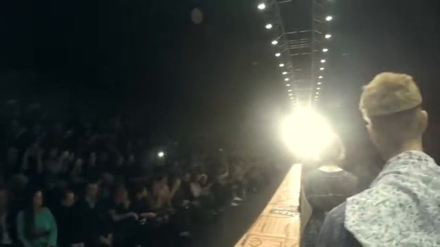 Model view on fashion show смотреть онлайн