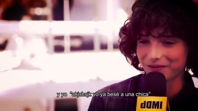 [ESP] Finn habla sobre besar al amor de su vida, Millie смотреть онлайн