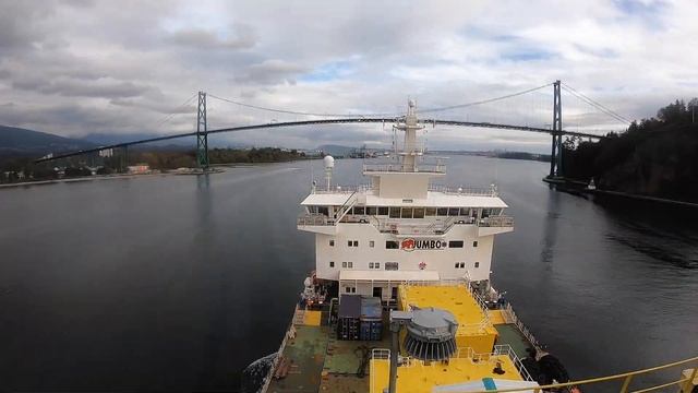 Beast meets giant - Jumbo Kinetic Transports 1435-tonne Shiploader смотреть онлайн