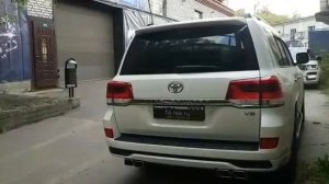 Крутой выхлоп на Toyota Land Cruiser 200