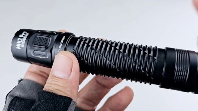 รีวิวไฟฉาย Nitecore MH12 Pro 3300 lumens ทั้งกว้างทั้งพุ่งสุดเจ๋ง смотреть онлайн