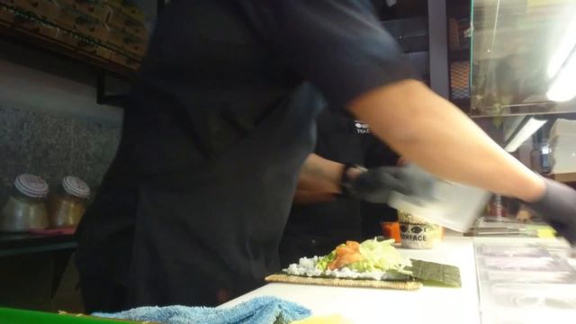 Salmon And Kani Salad Burrito || How To Make || The Fishface Way смотреть онлайн