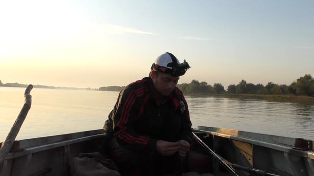 Осенняя рыбалка в Астрахани Два дня в деревне ищу хищника Ловля на джиг, живца и червя смотреть онлайн