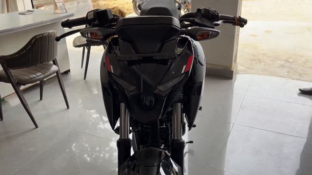 दोनों में ₹1,000 का अंतर 2023 Bajaj Pulsar N160 ABS Vs Tvs Apache RTR 160 2v ABS Deatail Comparison смотреть онлайн