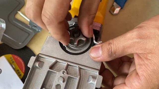 How to assemble an angle grinder with chainsaw adapter смотреть онлайн