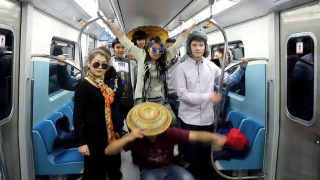 In the metro garlem shake. смотреть онлайн