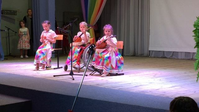 Э.Градески Маленький поезд, Власова Амелия(6 лет), Савчук Маша(5 лет), Коробова Маша (7 лет) смотреть онлайн