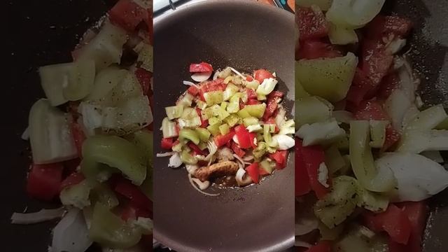 нежнейшая свинья-карбонад, томленая с луком, сладким перцем и томатами смотреть онлайн
