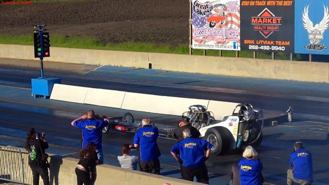 Big Engines 3,500 Horsepower Burning Nitromethane Nostalgia Front Engine Dragsters at Great Lakes смотреть онлайн