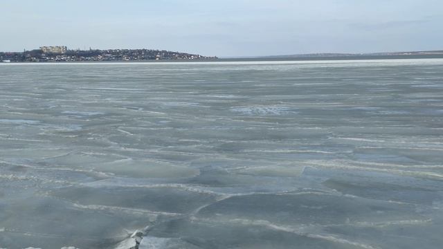 Одесса. Хаджибейский лиман покрылся льдом.(2) смотреть онлайн