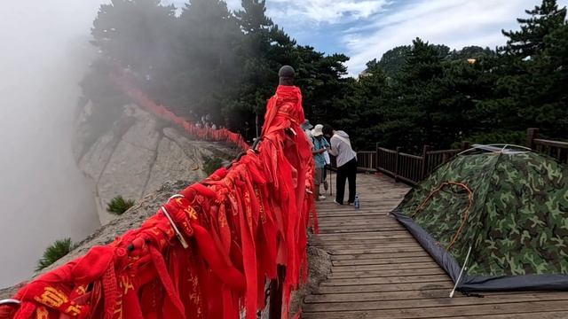 Горы Хуашань и тропа смерти