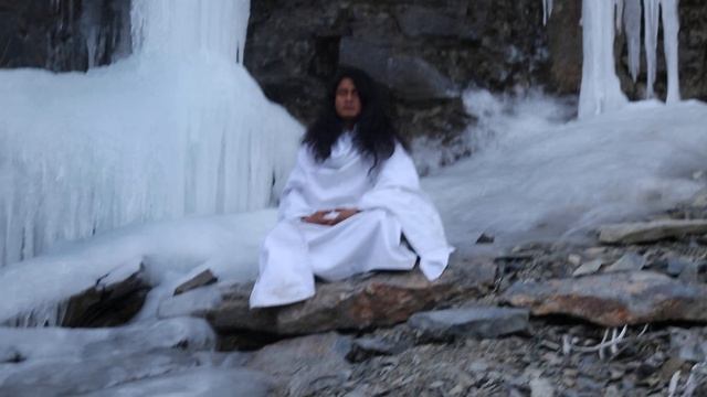 Maha Sambodhi Dharma Sangha Guru Meditating in the Snowy Mountains of Nepal смотреть онлайн