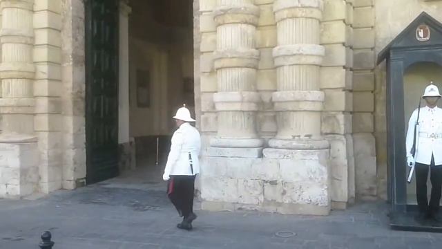 Мальта. Смена караула у президентского дворца в Валлете смотреть онлайн