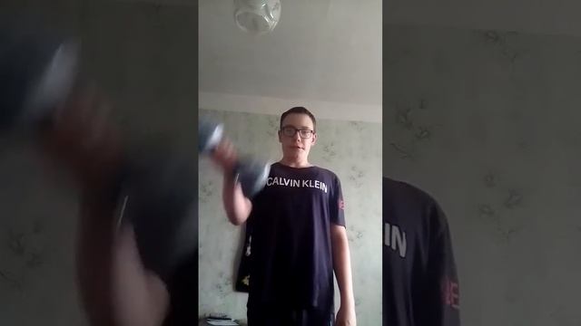 Качаемся гантелью 4 кг на максимум правой рукой 💪 смотреть онлайн
