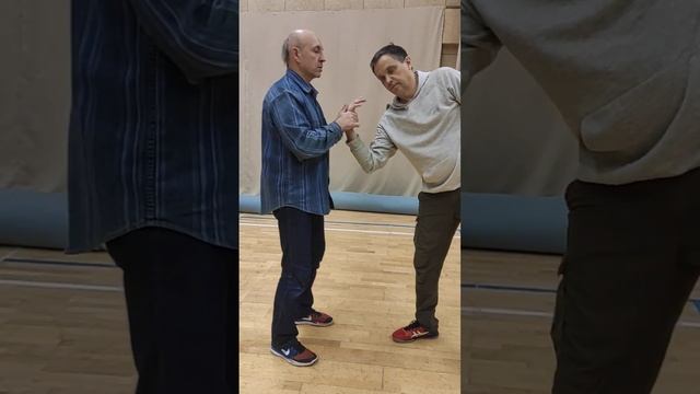 Болевой на кисть. Часть 1. смотреть онлайн