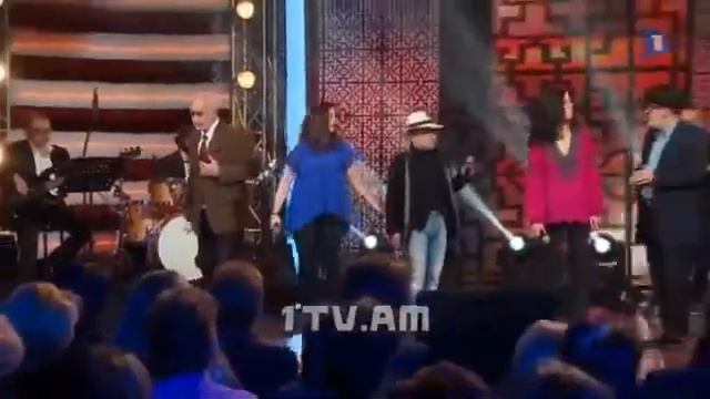 Erg Ergoc Xmbakayin - Mer Dar@//Մեր Դարը