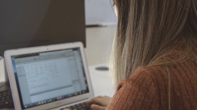 MRes/PhD Economics at the University of Warwick | Ceren's Story смотреть онлайн