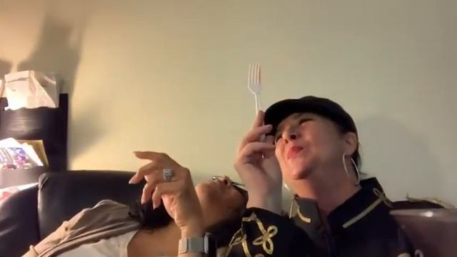 The Kim & Mona Show смотреть онлайн
