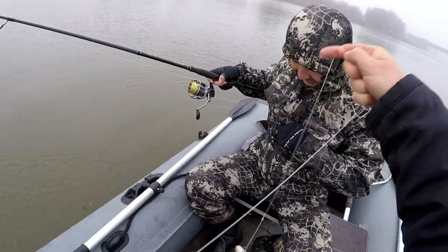 Рыбалка в осеннее половодье Ловля хищника на Ахтубе смотреть онлайн